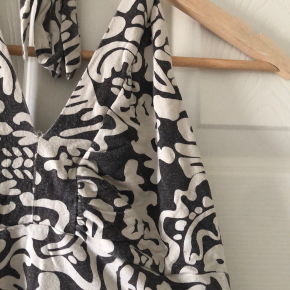 3 for $10 ❤️ Patterned v neck halter top - Picture 2 of 6